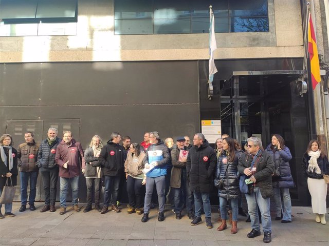 Concentración de personal de Inspección de Trabajo y Seguridad Social ante la sede del organismo ubicada en A Coruña