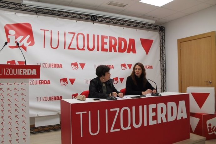 La coordinadora de la Red Federal de Medio Ambiente de Izquierda Unida, Eva García Sampere, junto a la diputada de IU, Henar Moreno