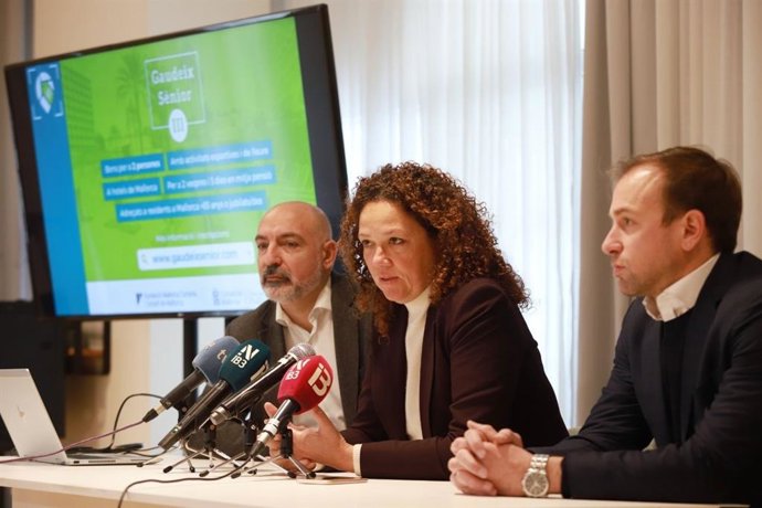 (I-D) El Conseller Insular De Transición, Turismo Y Deportes, Andreu Serra; La Presidenta Del Consell,Catalina Cladera, Y El Director De La Fundación Mallorca Turismo, Miquel Pastor