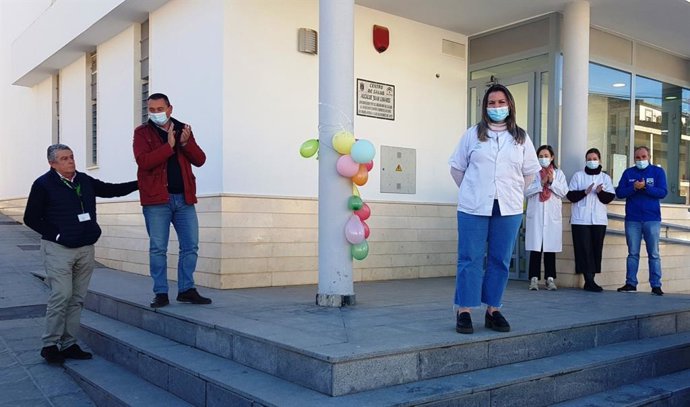 La facultativa durante la concentración en su apoyo