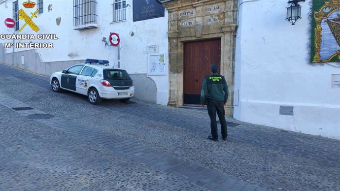 Guardia Civil en Cáritas Arcos
