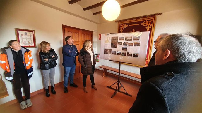 El consejero José Luis Soro visita las obras en Tabuenca.