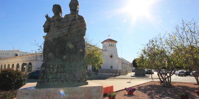 El 9 de febrero habrá una ofrenda floral en el monumento de las hermanas Fernanda y Bernarda de Utrera, en la plaza Ximénez Sandoval.
