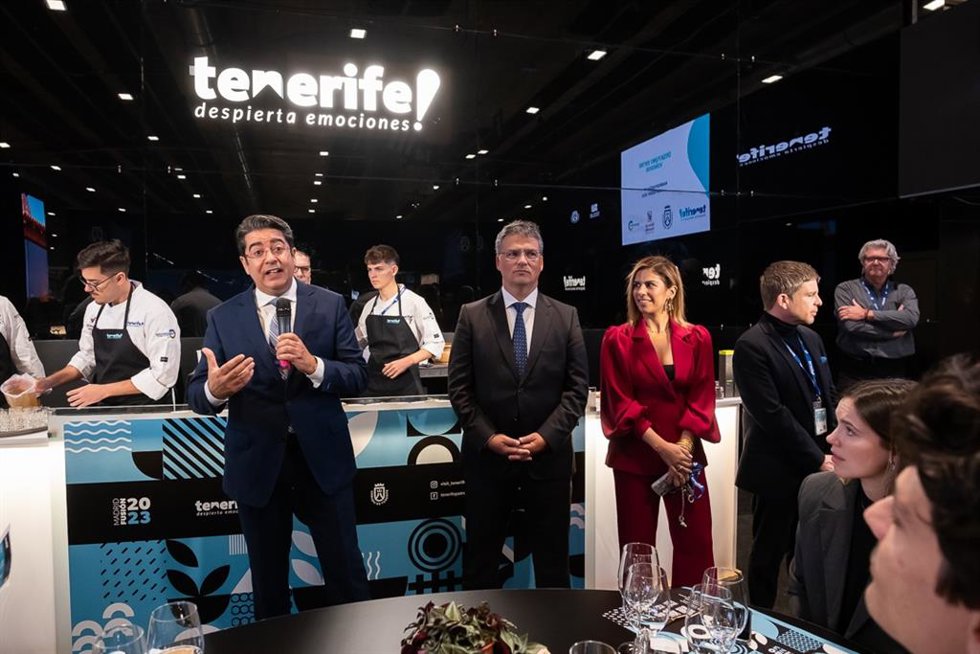 El presidente del Cabildo de Tenerife, Pedro Martín, junto al consejero insular de Agricultura, Ganadería y Pesca, Javier Parrilla, y la directora insular de Turismo, Laura Castro, en la apertura de Madrid Fusión 2023
