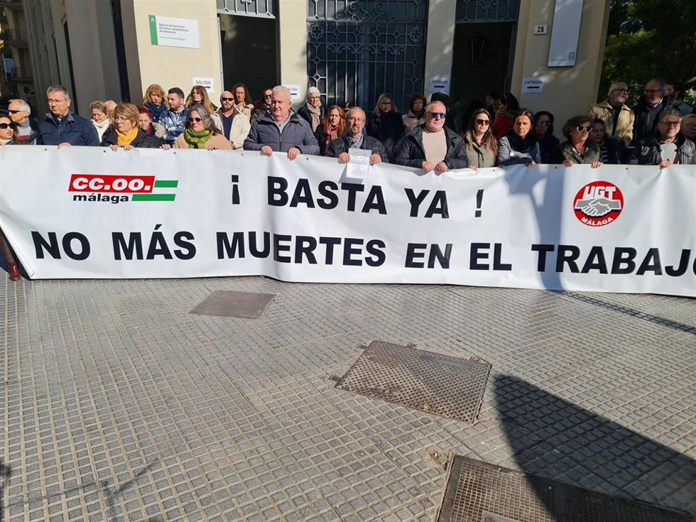 CCOO y UGT se conentran tras el útlimo accidente laboral
