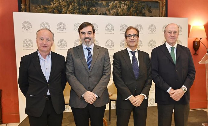 (I-D) El Periodista Manel Pérez; El Presidente Del Círculo Ecuestre, Antonio Delgado; El Presidente De Fira De Barcelona, Pau Relat, Y El Vicepresidente Del Club, Enrique Lacalle.