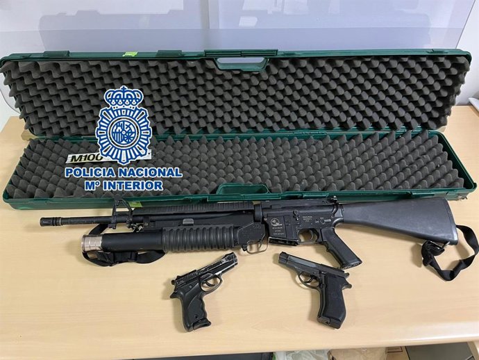 Armas localizadas en el registro del domicilio del hombre detenido por el atraco de Vilagarcía.