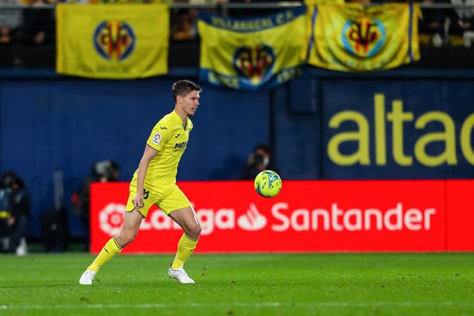 Archivo - Juan Foyth of Villarreal in action during the Santander League match between Villareal CF and Valencia CF at the Ceramica Stadium on April 19, 2022, in Valencia, Spain.