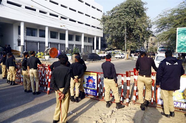 Policía en Karachi
