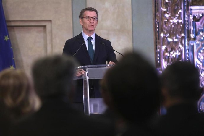 El presidente del Partido Popular, Alberto Núñez Feijóo interviene en el acto, a 23 de enero de 2023, en Cádiz (Andalucía, España).El jefe de la oposición ha elegido Cádiz --el Oratorio de San Felipe Neri-- para presentar este plan de regeneración, dado