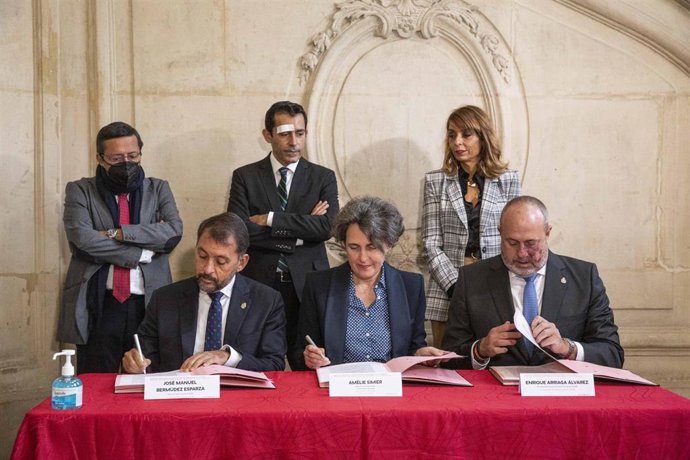 Archivo - Firma del acuerdo entre el Museo Rodin en Paris en el gobierno de Santa Cruz de Tenerife