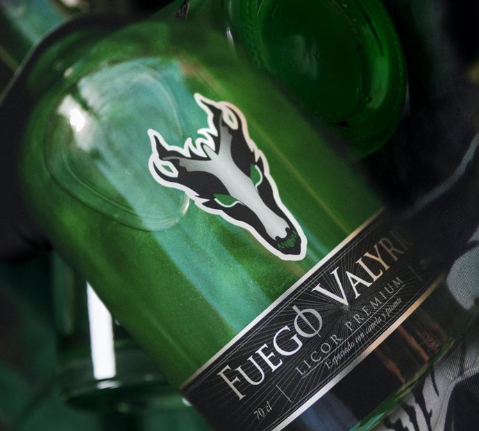 Botella de Fuego Valyrio en primer plano.