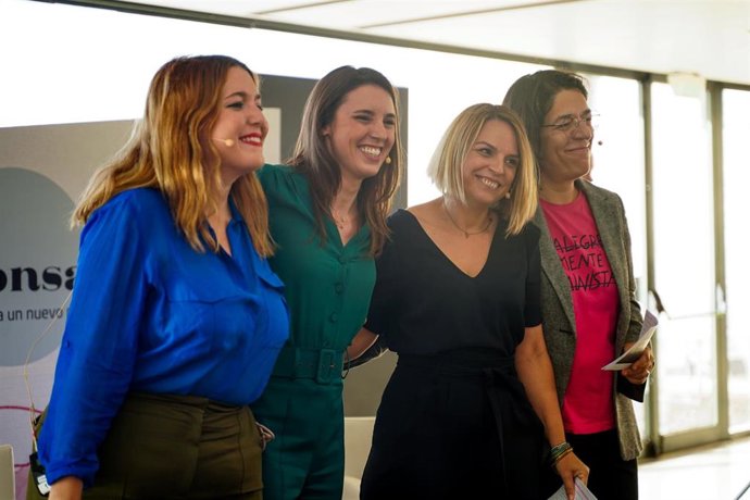 Archivo - (I-D) La secretaria de Estado de Igualdad y Violencia de Género, Ángela Rodríguez Pam; la ministra de Igualdad, Irene Montero; la consejera de Derechos Sociales del Gobierno de Canarias, Noemí Santana (Sí Podemos), y la viceconsejera de Iguald