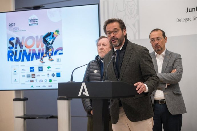 Antonio Granados interviene en la presentación de la  Snow Running Sierra Nevada, en presencia de Julio Perea y Fernando Egea
