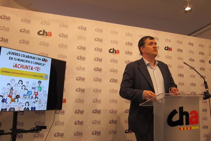 El presidente de CHA, Joaquín Palacín, presenta la campaña '¡ACHUNTA-TE!' para recabar propuestas en el programa de las elecciones municipales y autonómicos.
