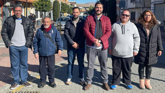 Miembros de Vox en Churriana de la Vega con vecinos del municipio