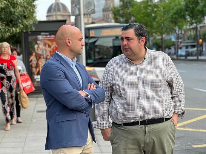 Archivo - El portavoz del Grupo Municipal de Foro en Gijón, Jesús Martínez Salvador, y el concejal 'forista' Pelayo Barcia