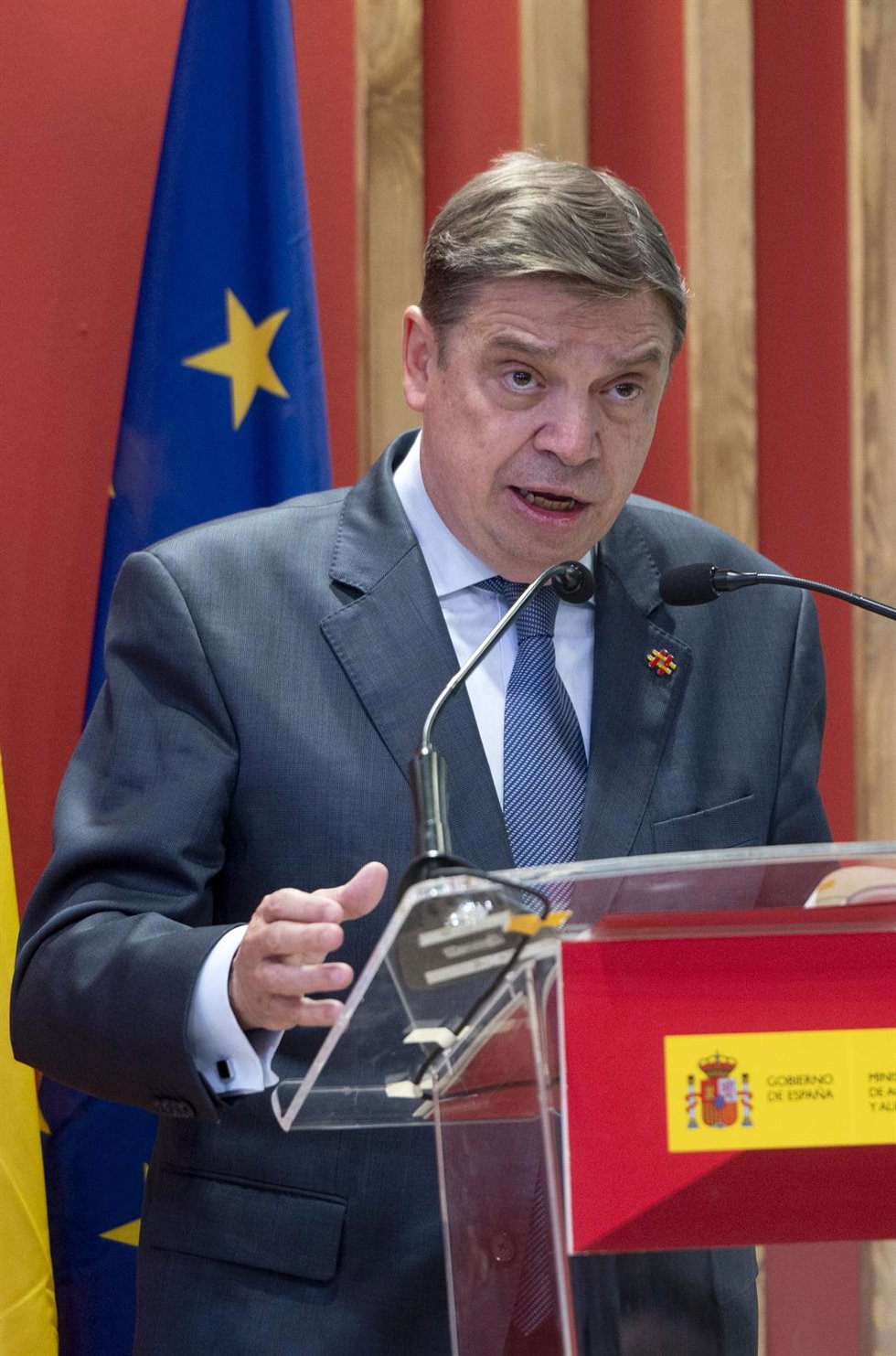 El ministro de Agricultura, Pesca y Alimentación, Luis Planas, interviene durante la presentación de la campaña de promoción de la red Caminos Naturales de España, en el estand del Ministerio de Agricultura, Pesca y Alimentación de la Feria Internaciona