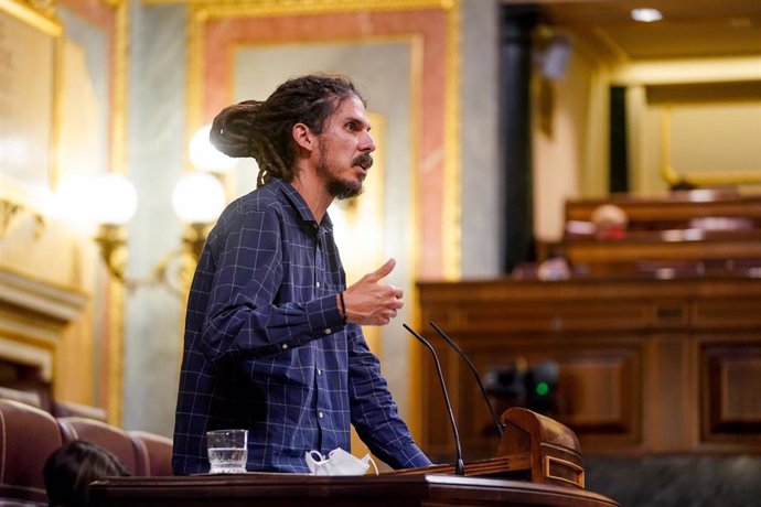 Archivo - El secretario de Organización de Podemos y diputado de Unidas Podemos en el Congreso, Alberto Rodríguez  interviene en una sesión plenaria en el Congreso de los Diputados, a 18 de mayo de 2021, en Madrid (España).