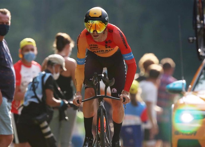 Archivo - El ciclista español Mikel Landa durante una carrera