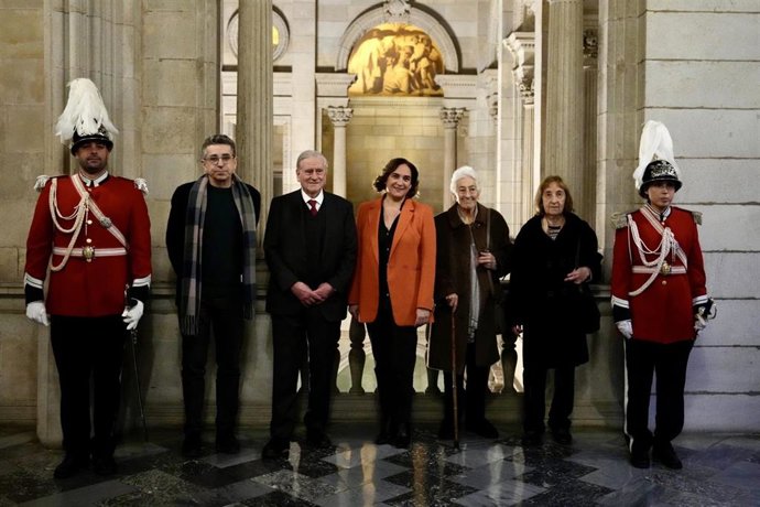 El Ayuntamiento de Barcelona entrega la Medalla de Oro al Mérito Cívico al cardiólogo Valentí Fuster, a la doctora en genética Montserrat Aguadé y a la antropóloga Teresa San Roman.