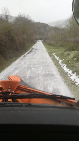 Un quitanieves por la zona de Ventrosa