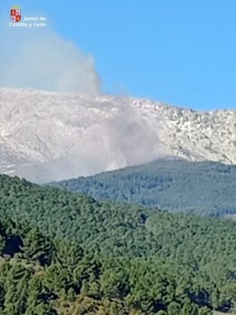 Imagen del estado del incendio que afecta a Guisando, en la provincia de Ávila
