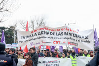 Manifestantes claman contra el reconocimiento "a dedazo" a Ayuso en la UCM: "Fuera fascistas de la universidad"