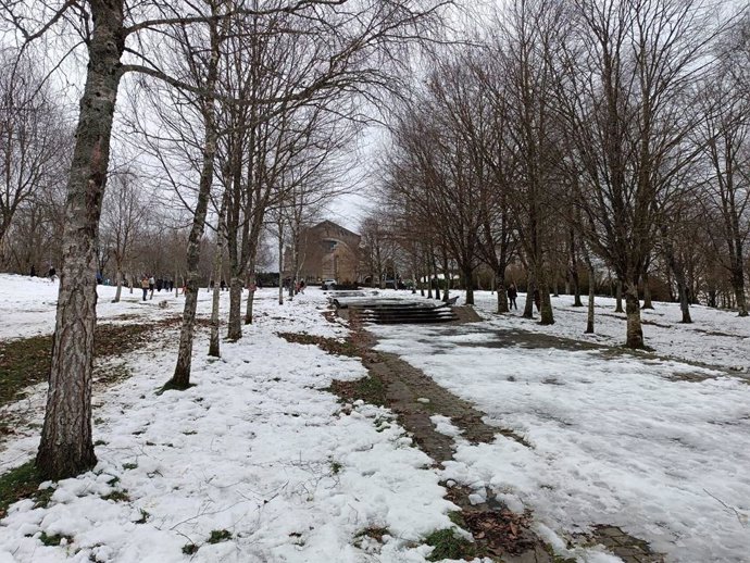 Santuario de Urkiola con nieve