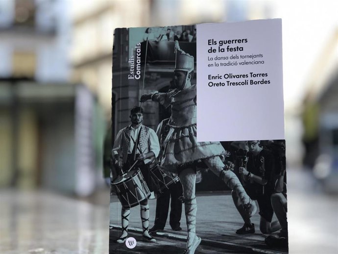 Un nuevo libro del Magnnim analiza la historia de una danza centenaria del Reino de Valncia