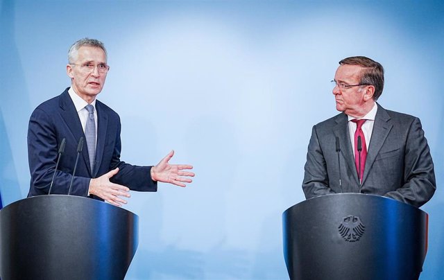 Jens Stoltenberg, secretario general de la OTAN, y Boris Pistorius, ministro de Defensa de Alemania