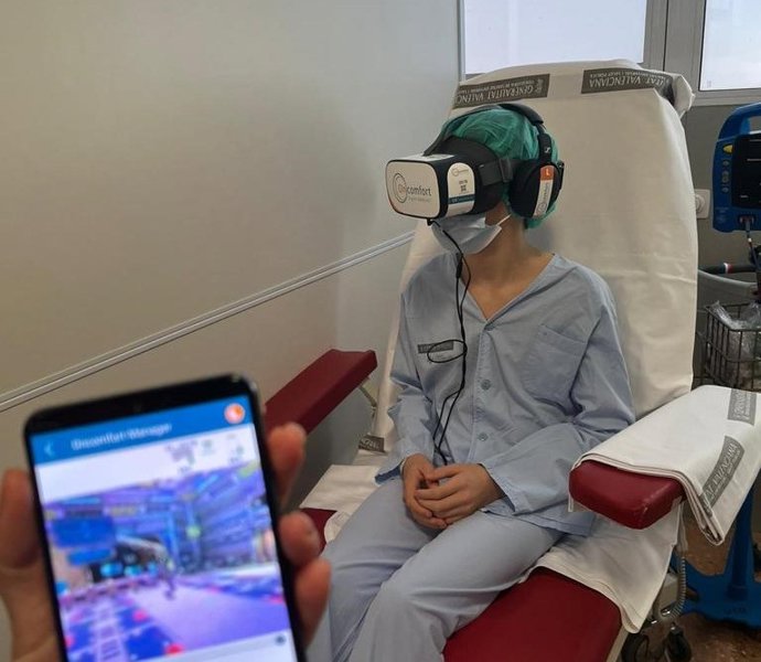 El Hospital Clínico de Valncia incorpora la realidad virtual para hacer más amable el paso de los pacientes pediátricos por el quirófano