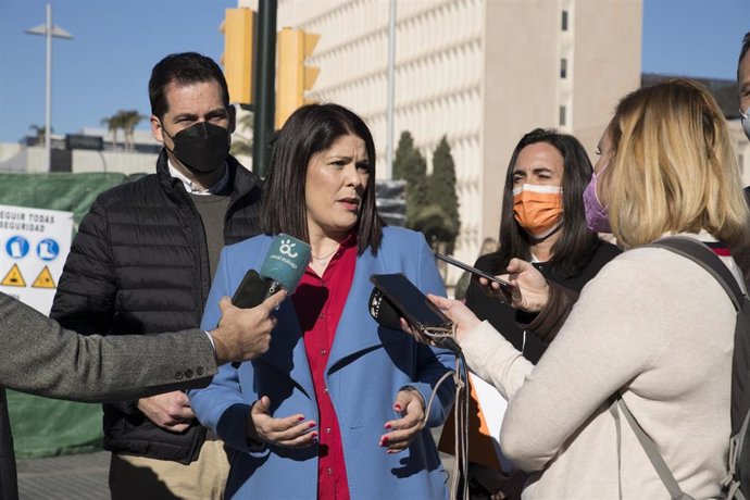 Archivo - La candidata de Cs a la Alcaldía de Málaga y portavoz municipal, Noelia Losada, atiende a los medios