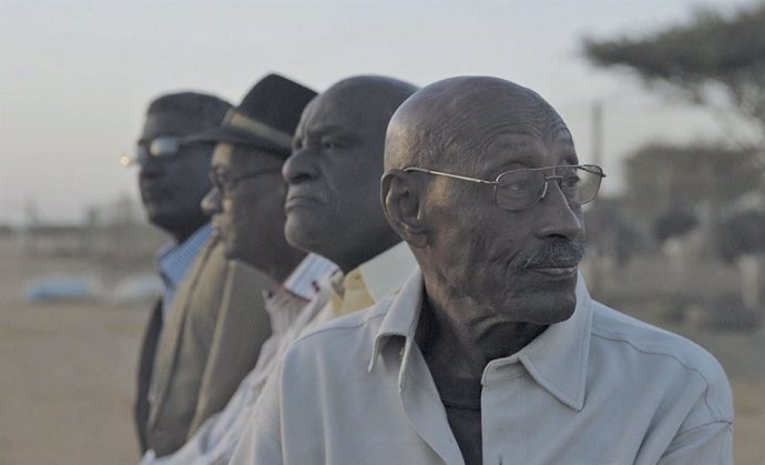 Imagen de documental 'Talking about trees', que participará en el Silver Film Festival