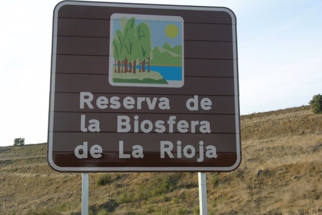 Archivo - Un cartel que destaca la Reserva de la Biosfera de La Rioja