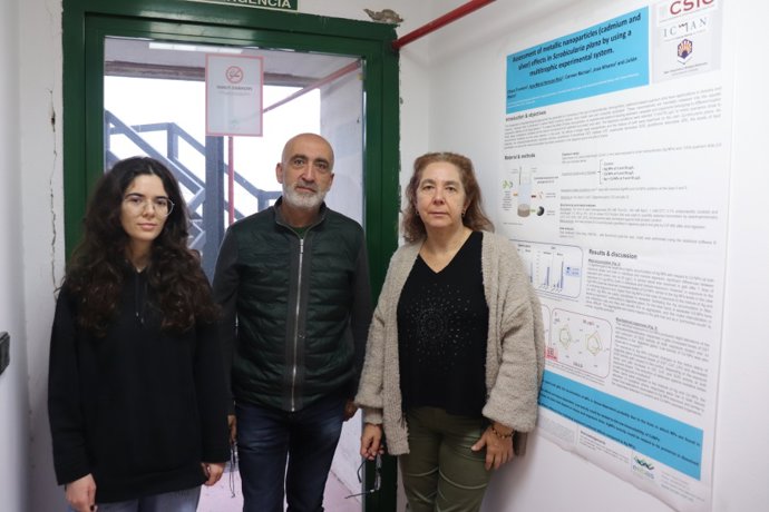 Marina Barbudo Lunar, José Alhama Carmona y Carmen Michán, del equipo de investigación de la UCO.