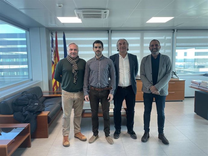 Archivo - El conseller de Educación y Formación Profesional, Martí March, participa en un acto de reconocimiento al alumno Scott Anderson García Pacheco