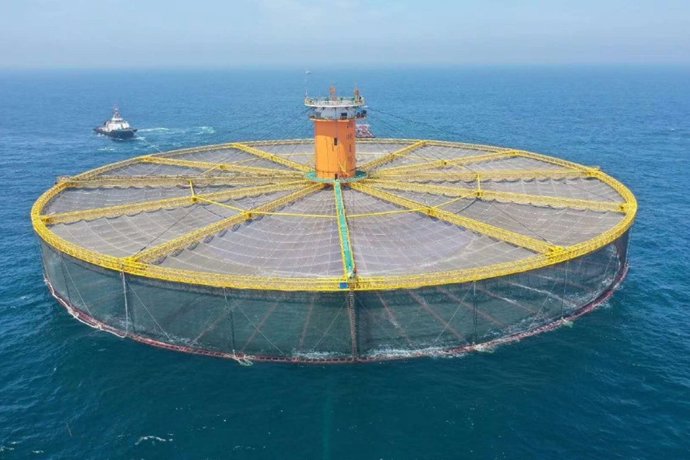 Archivo - Una de las jaulas que se proyectan frente al litoral de El Ejido para el cultivo de seriola