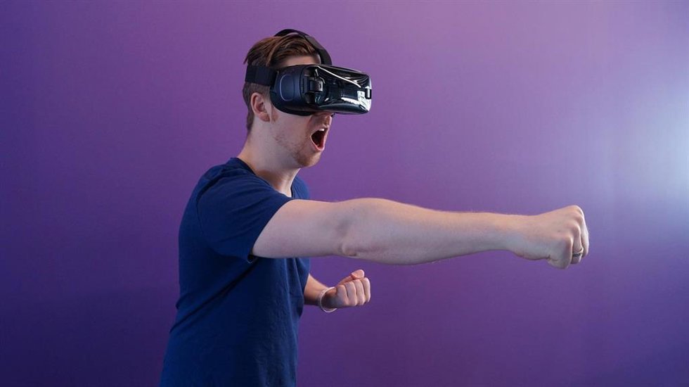 Casco de realidad virtual.