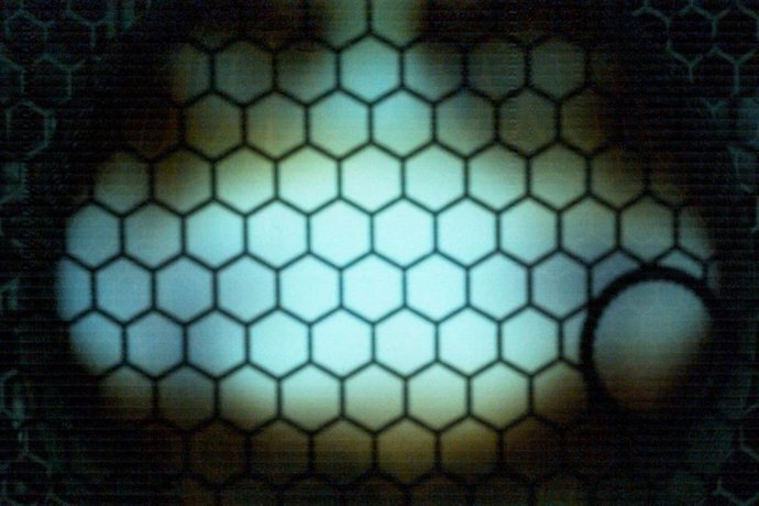 Investigadores de la UCLA reprodujeron con eficacia el tipo de gravedad que existe en las estrellas y otros planetas o cerca de ellos dentro de una esfera de cristal de 3 centímetros de diámetro.