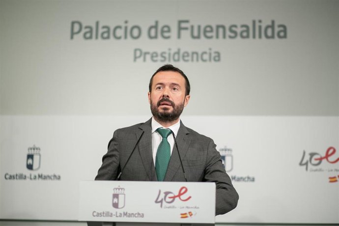 El consejero de Desarrollo Sostenible del Gobierno regional, José Luis Escudero, comparece, en el Palacio de Fuensalida, para informar sobre los acuerdos del Consejo de Gobierno relacionados con su departamento.