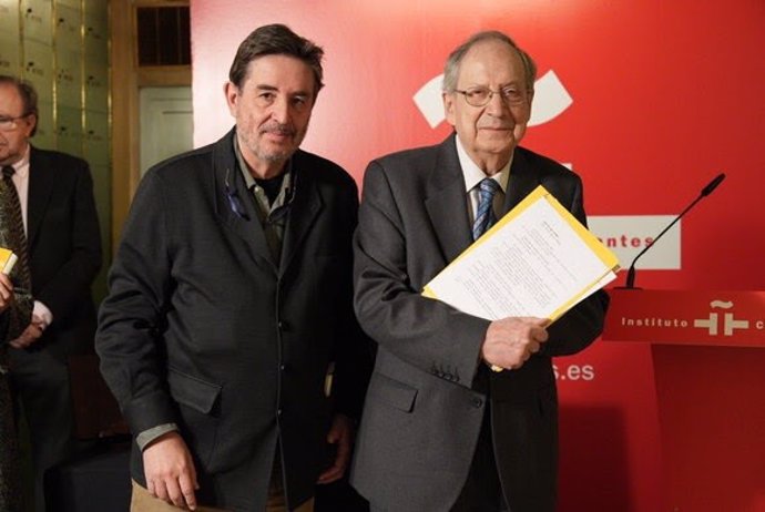 El director del Instituto Cervantes, Luis García Montero, junto con José-Carlos Mainer.