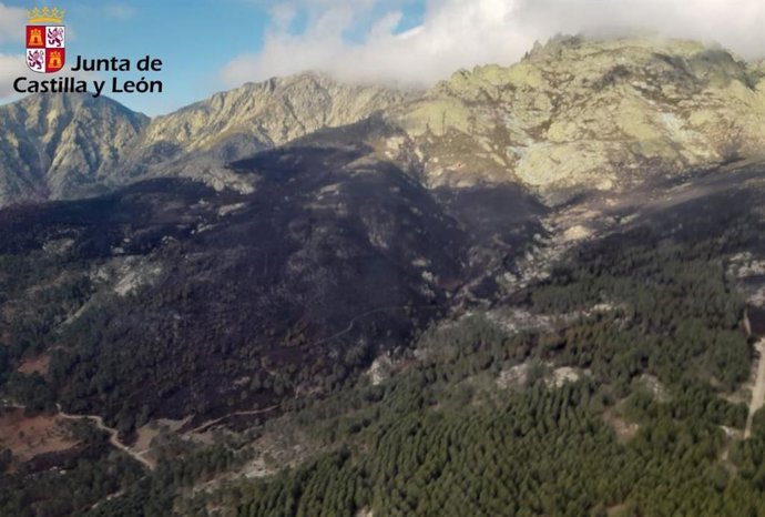 Situación del incendio de Guisando este martes.