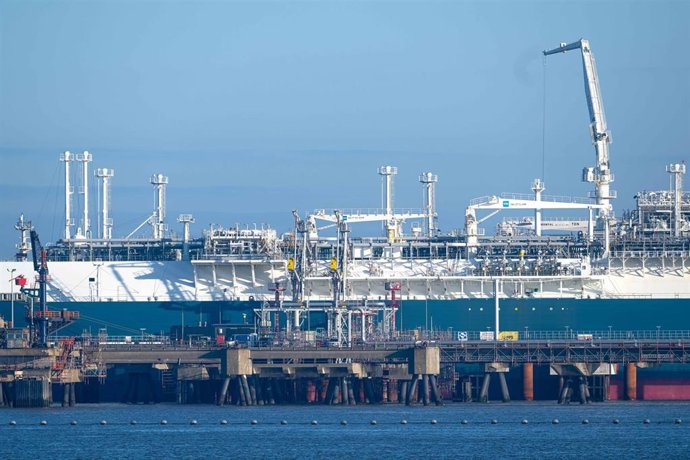 Carguero de gas natural licuado en Alemania.