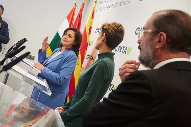 La presidenta de La Rioja, Concha Andreu, la presidenta de Navarra, María Chivite, y el presidente de Aragón, Javier Lambán