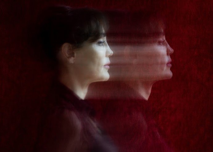 María Fernández Ache adapta, dirige y coprotagoniza este drama del escritor noruego, Henrik Ibsen, cuyo reparto completan Javier Albalá, Carla Díaz, Manuel Morón y Andrés Picazo.