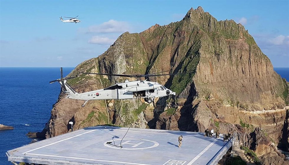 Archivo - Imagen de archivo de un ejercicio militar en las islas Dokdo.