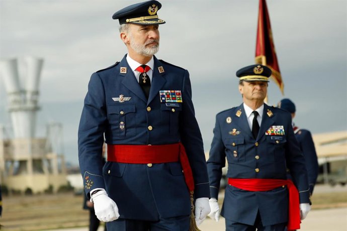 U Majestad Felipe VI asiste a los actos en conmemoración del 75 aniversario de la creación de la Escuela Militar de Paracaidismo, del primer curso paracaidista y del primer lanzamiento paracaidista militar en España