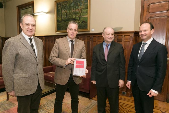 La Junta acoge la presentación del libro del XVI Congreso de la AEPDA