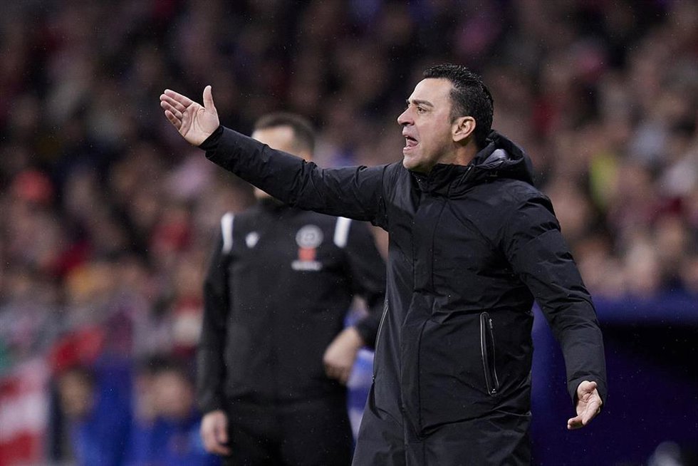 El entrenador del FC Barcelona, Xavi Hernández, en el partido contra el Atlético de Madrid de LaLiga Santander en el Cívitas Metropolitano en enero de 2023.